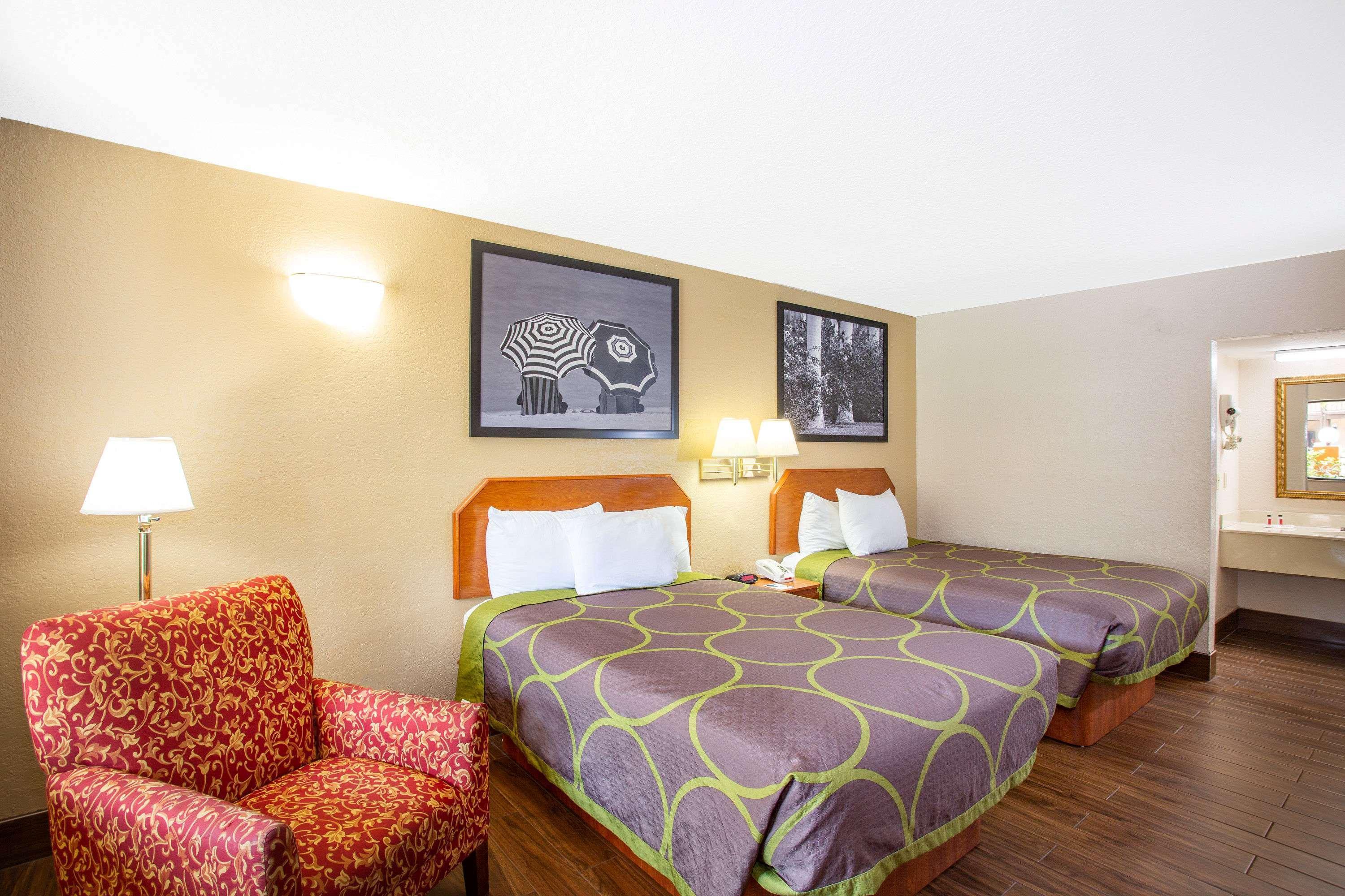 Super 8 By Wyndham North Palm Beach Eksteriør billede
