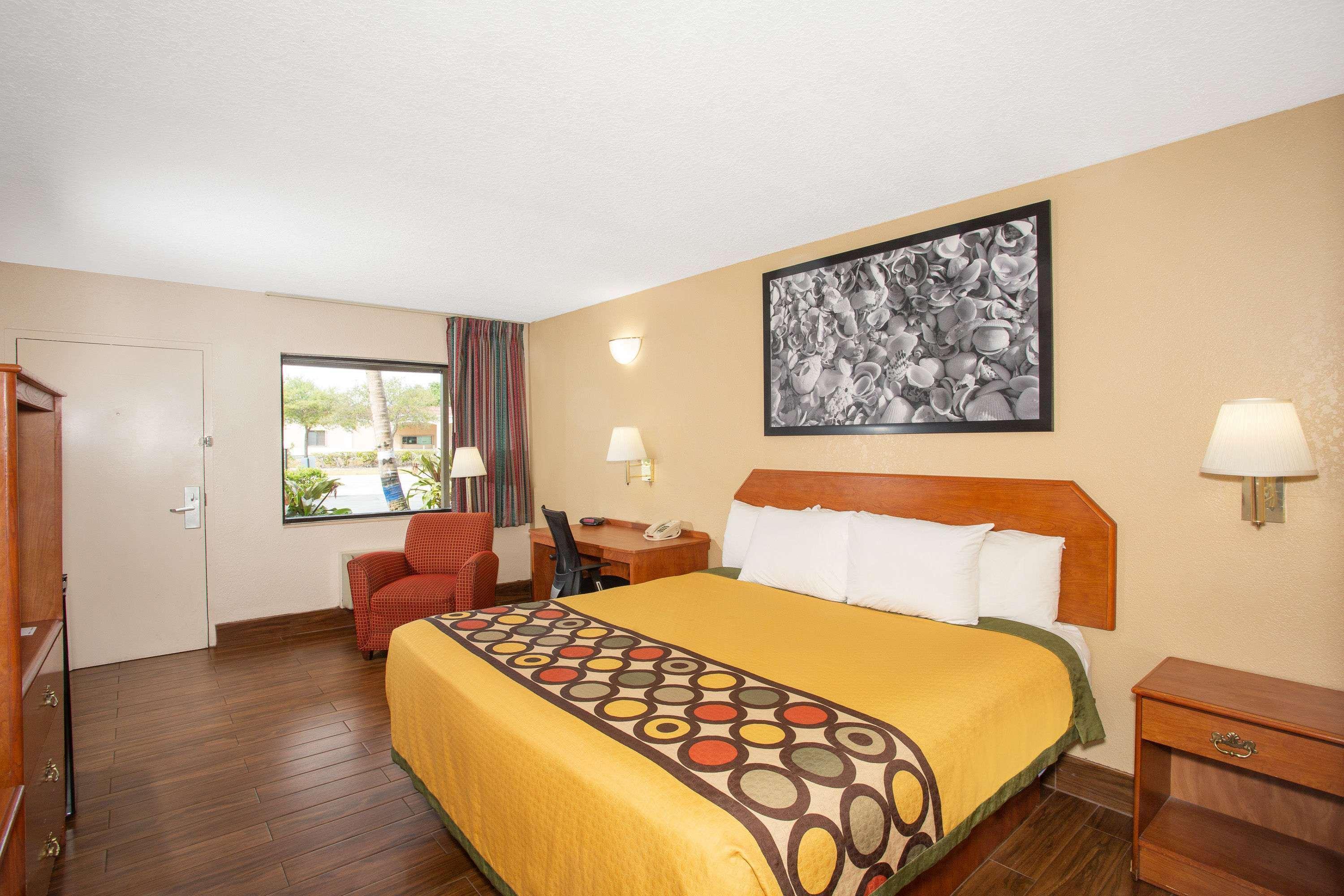 Super 8 By Wyndham North Palm Beach Eksteriør billede