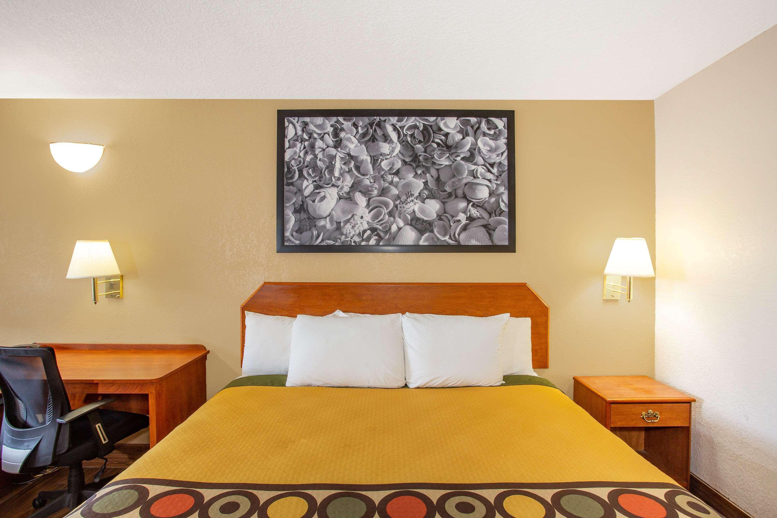 Super 8 By Wyndham North Palm Beach Eksteriør billede