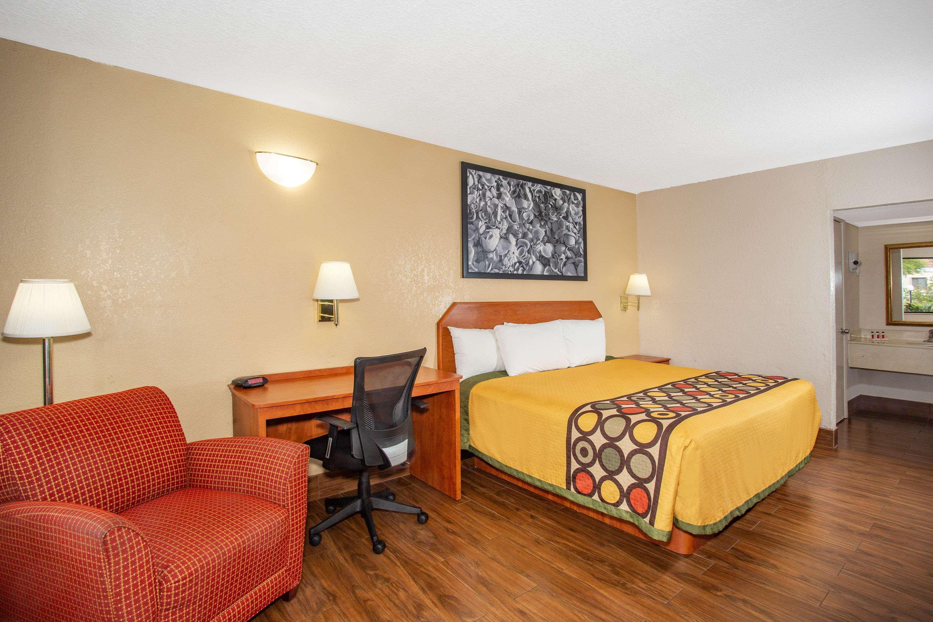 Super 8 By Wyndham North Palm Beach Eksteriør billede