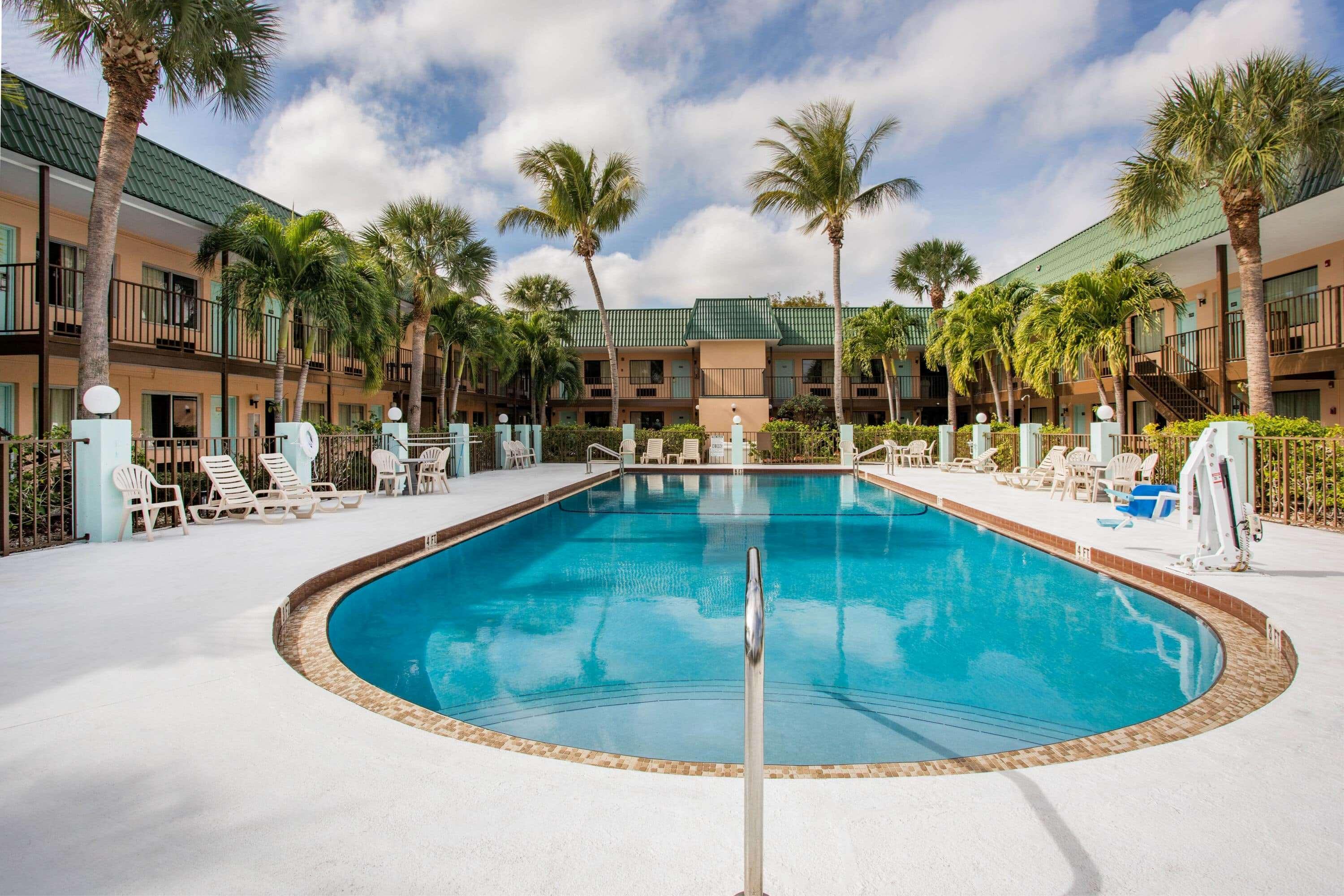 Super 8 By Wyndham North Palm Beach Eksteriør billede