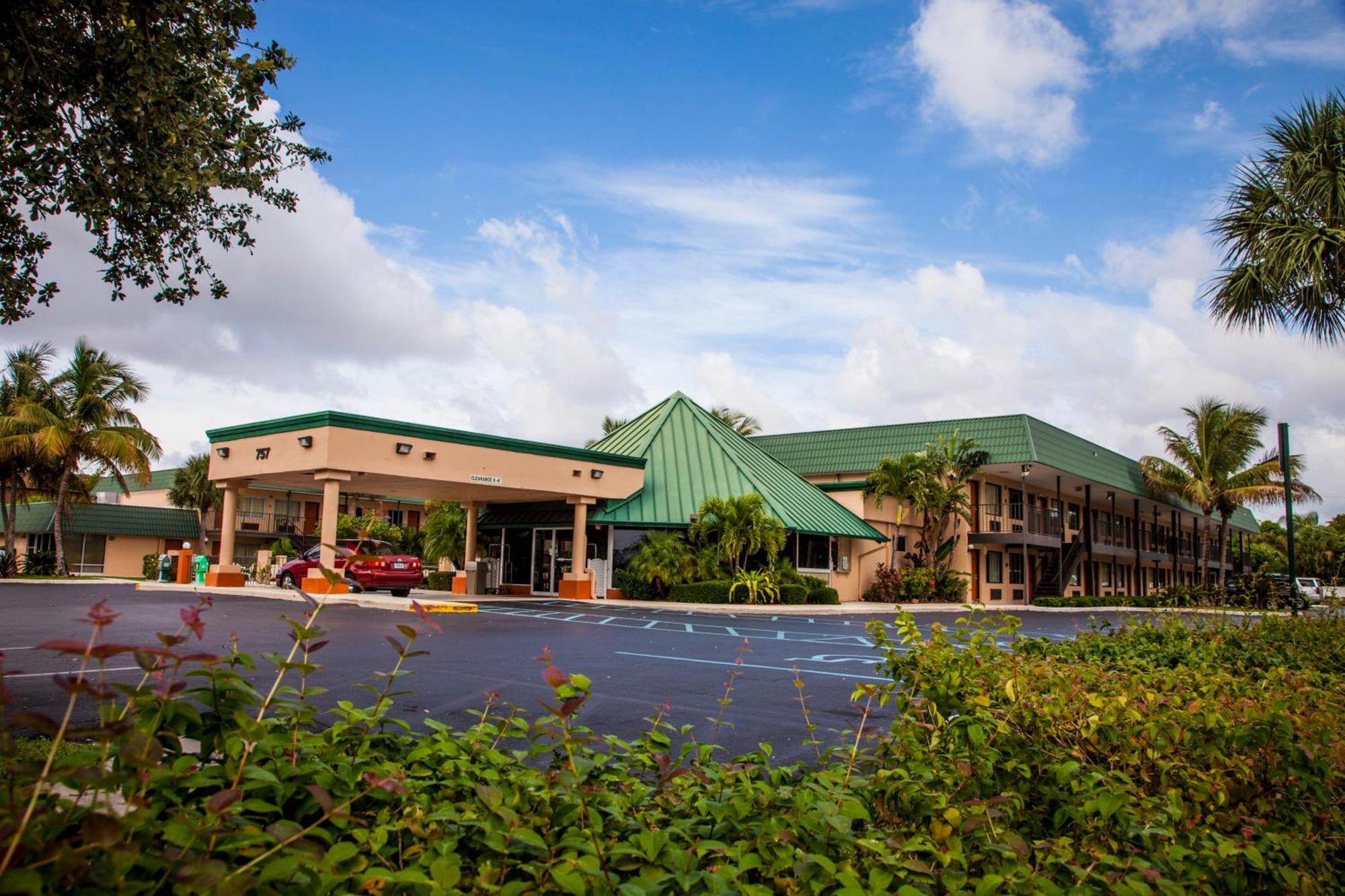 Super 8 By Wyndham North Palm Beach Eksteriør billede