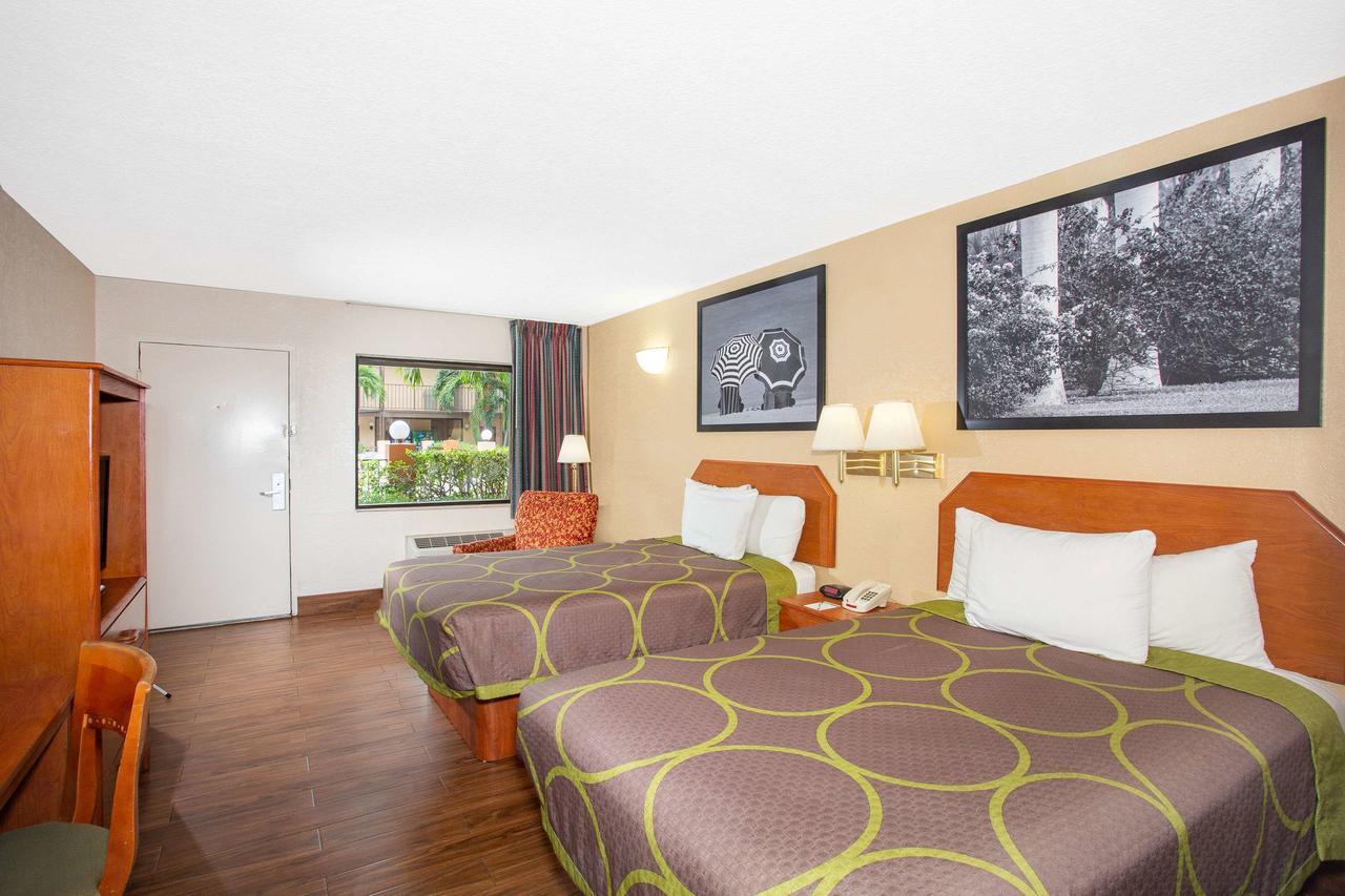 Super 8 By Wyndham North Palm Beach Eksteriør billede